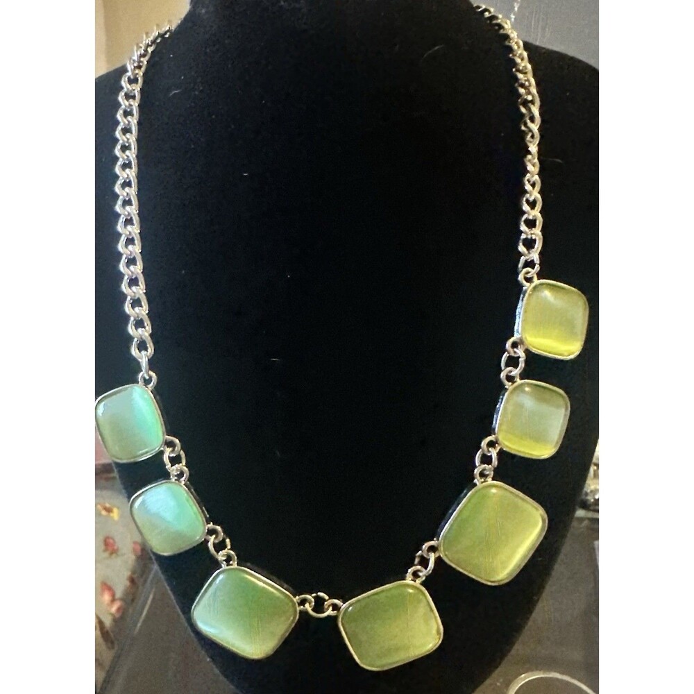 Vintage Green Cat’s Eye Glass Statement Necklace Silver Tone Chain 18” + 3” Ext